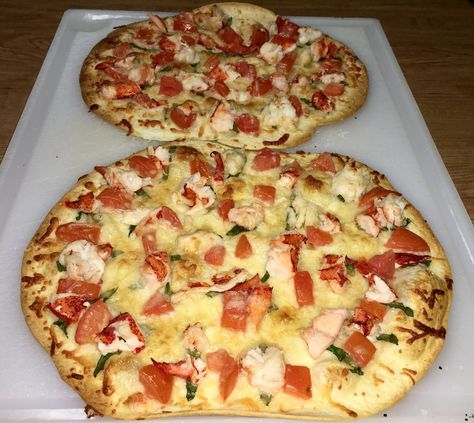 Copycat Red Lobster Pizza Lobster Appetizers, Lobster Pizza, Copycat Red Lobster, Bisque Soup Recipes, Red Lobsters, Bisque Soup, Lobster Dishes, My Lobster, How To Cook Lobster