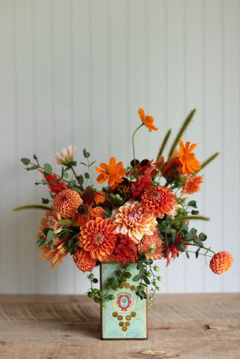 Dahlia Bouquet, Cut Flower Garden, Beautiful Flower Arrangements, Dahlia Flower, Deco Floral, Flower Farm, Beautiful Blooms, Fall Flowers, Wedding Flower