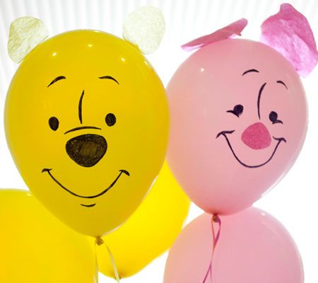 With just a few supplies, you can turn regular balloons into your favorite characters, like these precious Pooh and Piglet decorations (Photo: Miranda Becker, Disney Baby) Piglet Balloon, Disney Parties, Winnie The Pooh Themes, Disney Baby Shower, Winnie The Pooh Birthday, Bear Party, Disney Birthday, Bear Birthday, Disney Party