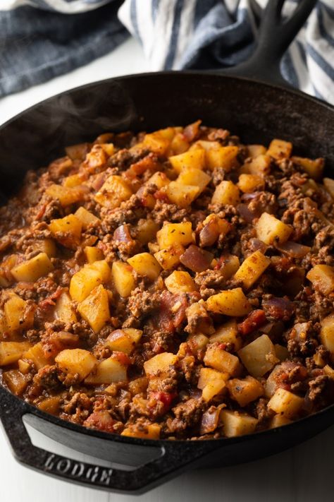 Potatoes And Sausage Recipe, Spicy Ground Beef Recipes Mexican, One Pot Ground Beef And Potatoes, Ground Beef Potato Bell Pepper, Potatoes With Ground Beef Recipes, Ground Beef Potatoes Tomatoes, Healthy Meat And Potatoes Recipes, Fried Potatoes And Hamburger Meat, Ground Beef Over Potatoes