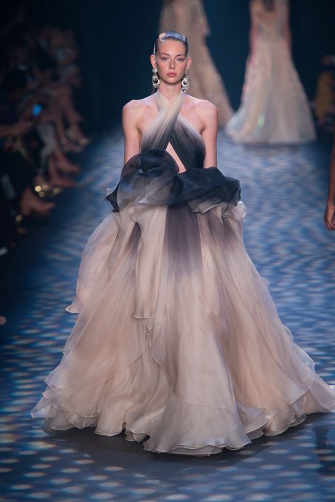 Marchesa Spring 2017 Ready-to-Wear Fashion Show Georgina Chapman, Marchesa Spring, Couture Runway, Gorgeous Gowns, Marchesa, Fashion 2017, Spring 2017, Beautiful Gowns, Couture Dresses