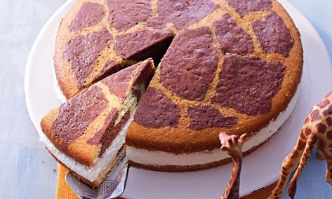 Giraffentorte Rezept: Eine Torte für Kinder mit einer Buttermilchfüllung - Eins von 7.000 leckeren, gelingsicheren Rezepten von Dr. Oetker! Giraffe Cakes, Kids Party Food, Sweets Desserts, Cake Cookies, Finger Foods, No Bake Cake, Party Food, Kids Meals, Sweet Tooth