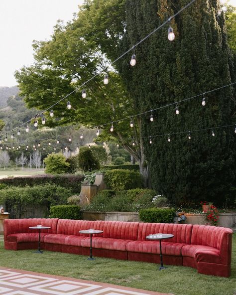 Did you know our Thelma Banquette Couches can be mixed and matched with corner and straight pieces for endless styling options? ❤️ Venue: @stonepineestate Planning & Design:@wild_heart_events Photography: @kellybrownweddings Videography: @wildlightfilms Catering & Cake:@hjacksonevents @edithmeyerweddingcakes Rentals: @foundrentalco @tablemethod @chiceventrentals @theark @westerarentals @theonicollection Paper, Stationery, Signage:@studioycreative @epochdes HMU: @kellyjobeauty Florals:@eothen... Banquette Couch, Seating Wedding, Corner Banquette, Banquette Seating, Event Photography, Wild Hearts, Banquette, Site Design, Mix N Match