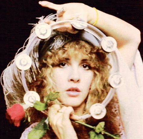 Stevie Nicks Profile Picture, Fleetwood Mac Pfp, Stevie Nicks Pfp, Stevie Nicks Photoshoot, Stevie Nicks 70s, Stevie Nicks Style, Stephanie Lynn, Fashion Decades, Cowgirl Style Outfits