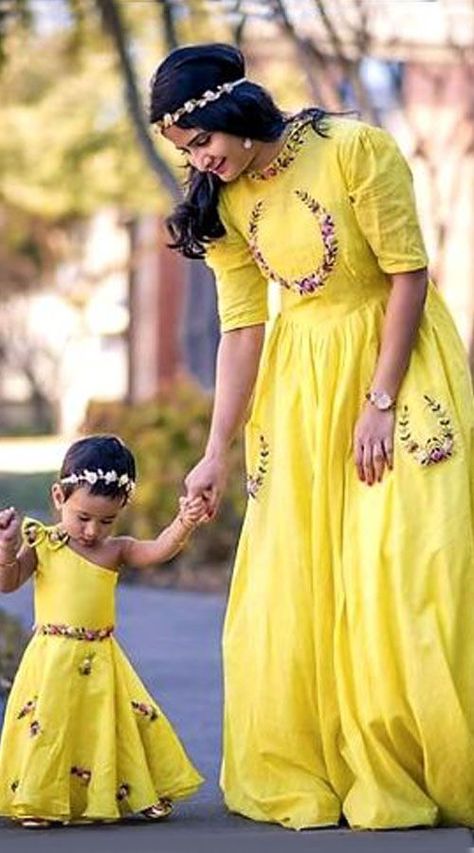 Mom And Daughter Dresses Indian Birthday, Mom N Daughter Outfits Indian, Mom Daughter Matching Dresses Indian, Mom And Daughter Dresses Indian, Mother And Daughter Same Dress, Mommy Daughter Dresses, Mom Daughter Matching Dresses, Mom Daughter Outfits, Mother Daughter Fashion