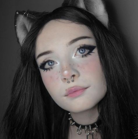 Gothic Anime Makeup, E Girl Eyeliner, Egirl Makeup Soft, Give Yourself A Makeover, Makeup Egirl, Goth Eye Makeup, E Girl Makeup, Storybook Cosmetics, Dark Makeup Looks