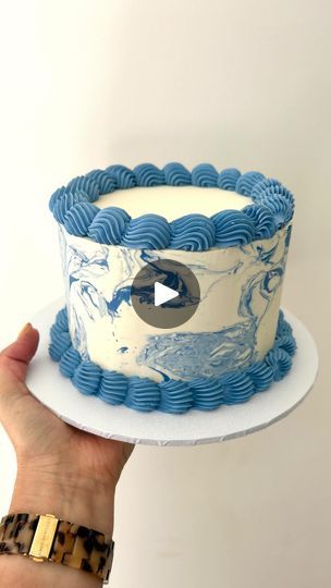 Marble Frosting Cake, Marble Cake Decoration, Marble Buttercream Cake, Marble Effect Cake, Football Team Cake, Marbled Buttercream, Cake Recepies, Frosting Techniques, Icing Frosting