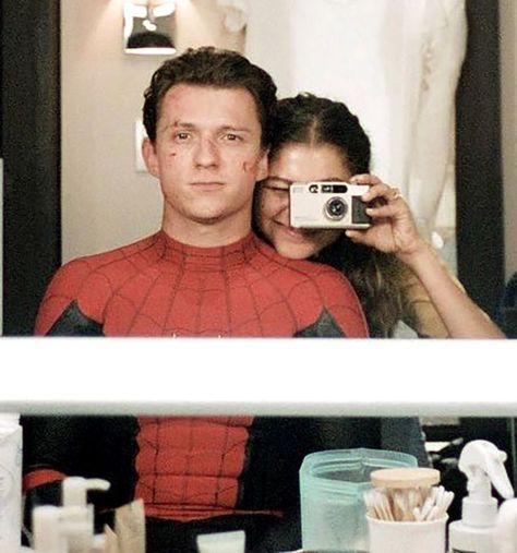 Crowded Room Tom Holland, The Crowded Room Tom Holland, The Crowded Room, Spider Man Trilogy, Crowded Room, Famous Duos, Tom Holland Zendaya, Marvel Images, Human Poses Reference