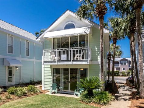 Ever considered purchasing a home to rent on Airbnb or Vrbo? It’s definitely not as easy as they make it seem on HGTV. Inside one Airbnb host’s efforts to transform a beach house into the perfect Florida vacation rental property. Beach House Airbnb, Sisterhood Retreat, Pool Kings, Unique Vacation Rentals, Beach House Rental, Crystal Beach, Airbnb Host, Beach Bars, King Bed