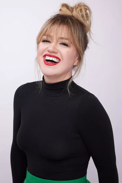 Kelly Clarkson Explains How She 'Dropped Weight' (Exclusive) Kelly Clarkson Now, Kelly Clarkson Hair, Acv Gummies, Texas Girl, Presents For Her, Kelly Clarkson, Role Models, Get Ready, Beautiful People