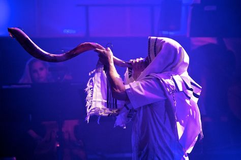 Shofar blowing at the annual Feast of Tabernacles Photo Courtesty: International Christian Embassy Jerusalem Feast Of Trumpets, Feasts Of The Lord, Holy Mountain, Feast Of Tabernacles, Hebrew Roots, Prayer For The Day, Jesus Is Coming, Bible Prophecy, Rosh Hashanah