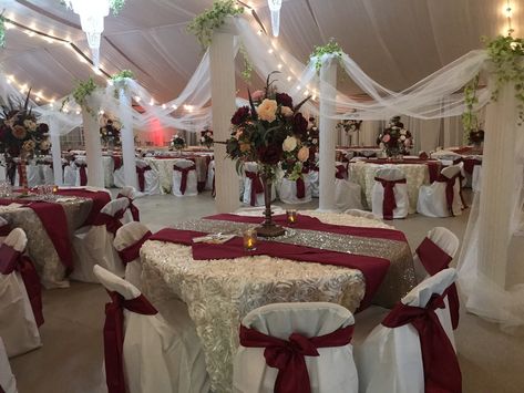 Theme Table Settings, Quince Table, Red Quince Theme, Scarlet Snow, Red Quinceanera Ideas, Red Quinceanera Dress, Vestido Charro, Red Quince, Quince Decorations