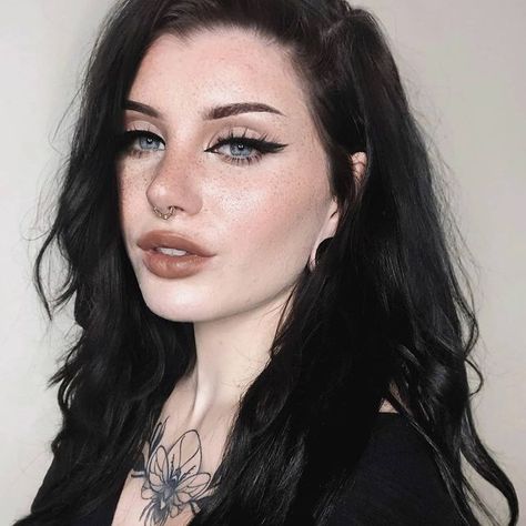 Goth Punk Aesthetic, Alt Makeup, Birthday Hair, Rock Chick, Goth Beauty, Fx Makeup, Goth Makeup, Dark Makeup, Photo Makeup