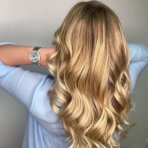 Honey Blonde Hair Color Ideas & Formulas | Wella Professionals Honey Blonde Toner, Honey Blonde Hair Toner Formula, Redken Honey Blonde Toner, Wella Caramel Toner Formula, Honey Blonde Wella Formula, Beige Blonde Wella, Caramel Honey Blonde, Honey Blonde Hair Color Ideas, Toner For Blonde Hair