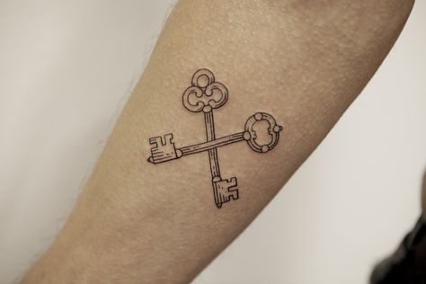 crossed keys for Arno Cross Keys Tattoo, Two Keys Tattoo, Grand Budapest Tattoo, Wes Anderson Tattoo Grand Budapest Hotel, Grand Budapest Hotel Tattoo, Wes Anderson Tattoo Ideas, Crossed Keys Tattoo, Wes Anderson Tattoo, Keys Tattoo