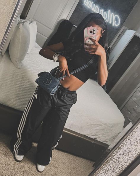 Cool Sweatpants, Sweatpants Outfit Ideas, Sweatpants Outfits, Cozy Sweatpants, Samba Outfit, Baggy Sweatpants, Fly Outfit, Sweatpants Outfit, Skandinavian Fashion