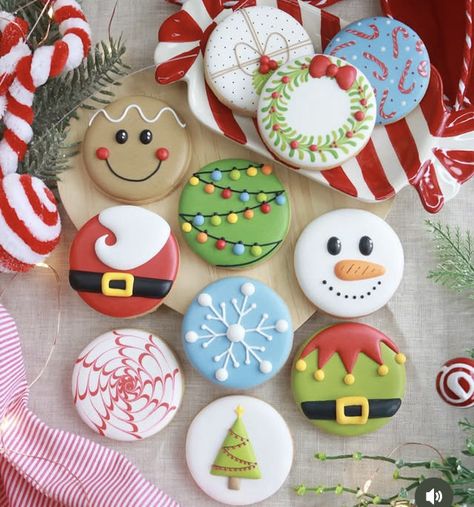 Sugar Cookie Recipes Christmas, Christmas Sugar Cookie Ideas Decorated, Gnome Christmas Cookies Royal Icing, Ornaments Cookies Decorated, Decorated Christmas Ornament Cookies, Circle Christmas Sugar Cookie Designs, Easy Christmas Decorated Cookies, Christmas Cookies Easy Decorating, Mini Christmas Cookies Royal Icing