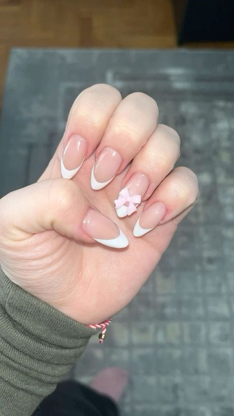 Eco-Friendly Summer Travel Tips and Sustainable Bow Nail Art Ideas Bow Nail Art Designs, Jel Nails, Uñas Coquette, Coquette Girlies, French Tips Nails, Adorable Nails, Bow Nail Designs, Aesthetic Bow, Pink French Nails