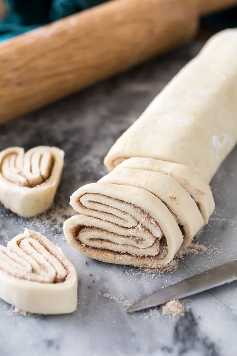 PALMIERS are elegant cookies with flaky, buttery layers! These pastries can be made with homemade puff pastry or store-bought (depending on how much time you have on your hands!). This is a great step-by-step recipe for unique cookies! #palmiers #frenchcookies #cookierecipe #sugarspunrun Puff Pastry From Scratch, Puff Pastry Cookies, Palmiers Recipe, Cinnamon Cookies Recipes, Homemade Puff Pastry, Puff Pastry Recipes Dessert, Elegant Cookies, Pastries Recipes Dessert, French Cookies