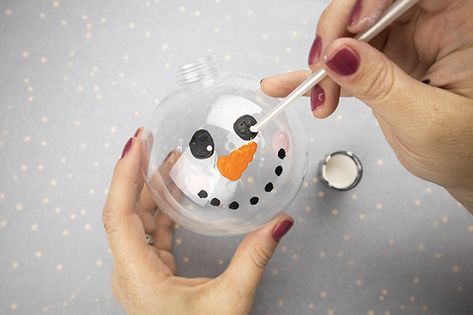 Snowman Clear Ornament Craft, Diy Dollar Tree Snowman Crafts, Dollar Tree Snowman Ornament, Snow Man Ornament Craft, Snowman Ball Ornaments, Snowman Ornaments Diy Tree Decorations, Clear Christmas Ornaments Diy, Snowman Ornaments Diy, Snowman Jokes