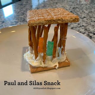 Superhero Snacks, Bible School Snacks, Sunday School Snacks, Graham Cracker Gingerbread House, Paul And Silas, North Pole Breakfast, Ward Christmas Party, Edible Crafts, Sour Patch Kids