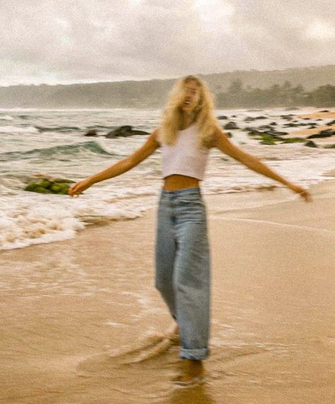 Surfergirl Style, Beach Shoot, Beach Photoshoot, Summer Dream, Foto Pose, Foto Inspiration, How To Pose, Instagram Inspo, Beach Vibe