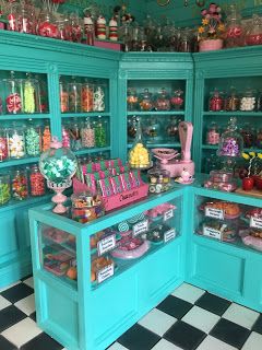 Candy store Whimsical Photos, Candy Store Design, Candy Store Display, Honeydukes Candy, Candy Room, Candy Shops, Types Of Candy, Candy Display, Bakery Shop