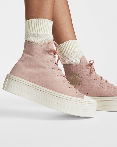 In love with these new converse! Super cute pink mono suede converse. #shoes #pink #fashion #aesthetic Converse High Top Platform, Suede Converse, Converse High Top, T Shirt Branca, Hi Fashion, New Converse, Shoes Pink, Pink Suede, Converse High