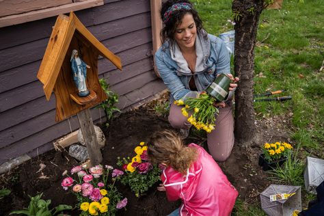 Mini Mary Garden, Garden For Kids, Mary Garden, How To Make Home, Garden Station, Family Challenge, Mary Statue, Stations Of The Cross, Mary I