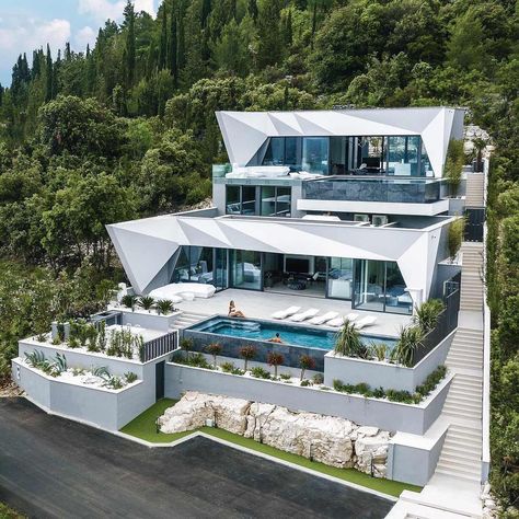 Luxury Homes on Instagram: “Diamond villa is one of the most distinguished high-end luxury mansions on the Adriatic coast. This brand new villa is situated on the…” Millionaire Homes, Luxury Mansions, A Modern House, Dream Mansion, Modern Villa Design, Modern Mansion, Mansions Luxury, Luxury Homes Dream Houses, Dream House Exterior