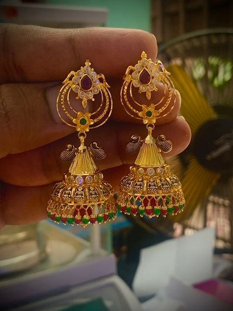 Gold Jumkas, Gold Chain Necklace Womens, Gold Jhumkas, Black Stone Earrings, Gold Jhumka, Gold Jhumka Earrings, Delicate Gold Jewelry, Choker Necklace Designs, Gold Earrings Models