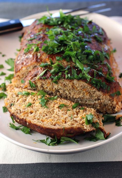 Plus grated carrot gives it extra flavor and moistness. (recipe) Turkey Quinoa Meatloaf, Quinoa Meatloaf, Quinoa Turkey, Turkey Quinoa, Lamb Meatballs, Chickpea Pasta, Turkey Meatloaf, Tv Food, Empanadas Recipe