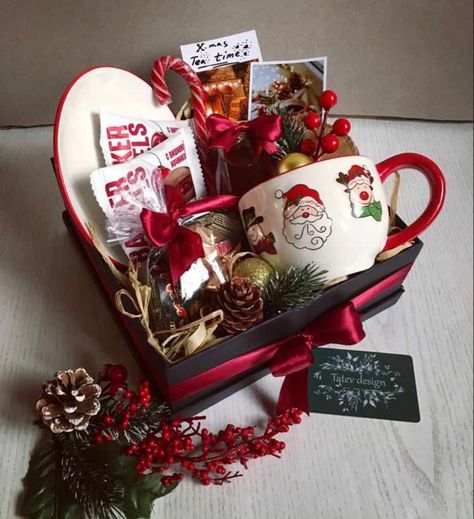 Corporate Xmas Gift Ideas, Diy Christmas Gifts For Boyfriend, Diy Christmas Gifts For Friends, Christmas Gift Hampers, Christmas Gift Baskets Diy, Easy Diy Christmas Gifts, Personalised Gifts Diy, Diy Christmas Gifts Cheap, Christmas Gifts For Husband