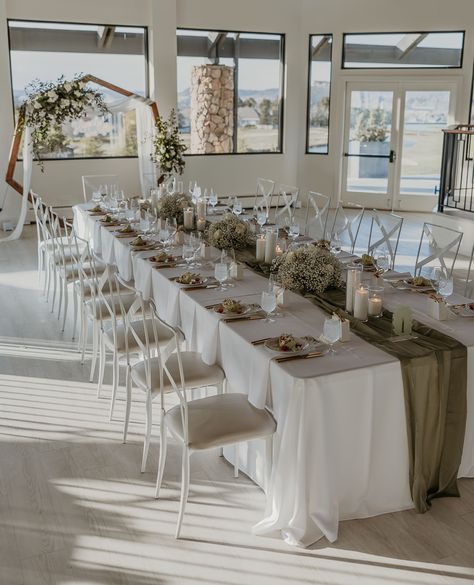 Looking for the perfect way make a smaller wedding size feel bigger in our ballroom?! Try a kings table style setting - it's beautiful, spread out, and the focus is still on both the bride & groom! 🤍⁠
⁠
photo // @emmecapraphoto⁠
dj // @exclusiveeventsdj⁠ King’s Table Wedding, 20 Person Wedding Receptions, Kings Table Wedding Layout, Kings Table Wedding, 20 Person Wedding, 2026 Wedding, Smaller Wedding, Kings Table, Head Table Wedding