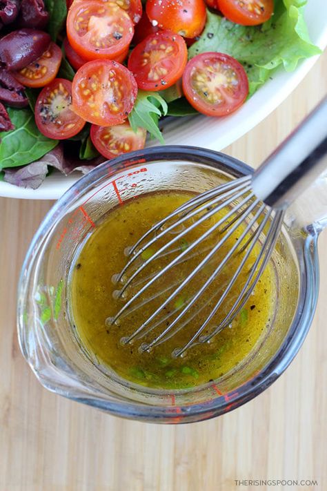 Wine Vinegar Salad Dressing, Red Wine Vinegar Salad, Red Wine Vinegar Salad Dressing, Red Wine Vinaigrette Dressing, Red Wine Vinegar Recipes, Leafy Salads, Vinegar Recipes, Vinegar Salad, Salad Recipes Healthy Lunch