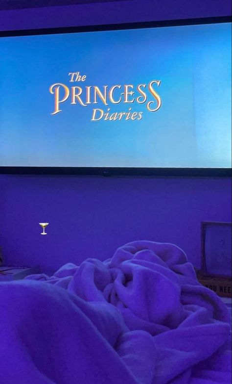 Watching Series Aesthetic, Watching A Movie Aesthetic, Watching Movies Aesthetic, The Princess Diaries, Film Anime, Princess Diaries, Foto Ideas Instagram, About Time Movie, Night Aesthetic