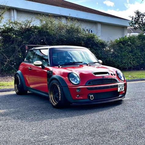 Mini Cooper Aesthetic, R53 Mini Cooper S, Mini Cooper R53, Summer Cars, Garage Goals, Mini Cooper Custom, New Mini Cooper, Van Storage, Mini Ideas