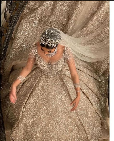 Wedding Dresses Lace Sleeves Modest, Turkish Wedding Dress, Flowers Nails, Bride Dress Simple, Desi Wedding Dresses, Bright Dress, Sparkle Wedding Dress, Classy Wedding Dress, Fancy Wedding Dresses