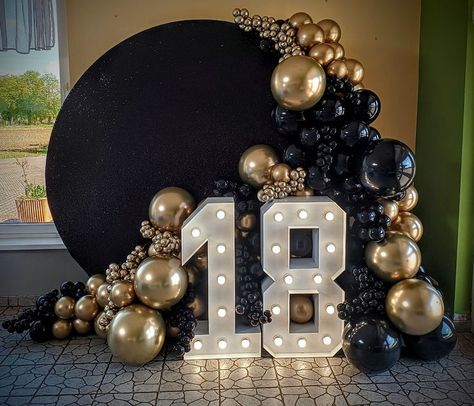 #event planning, #party ideas Photography Studio Decor, Golden Birthday Parties, Black And Gold Balloons, Baby Mini Album, Sing And Dance, 30th Birthday Decorations, Chair Covers Wedding, Silver Balloon, Rainbow Balloons