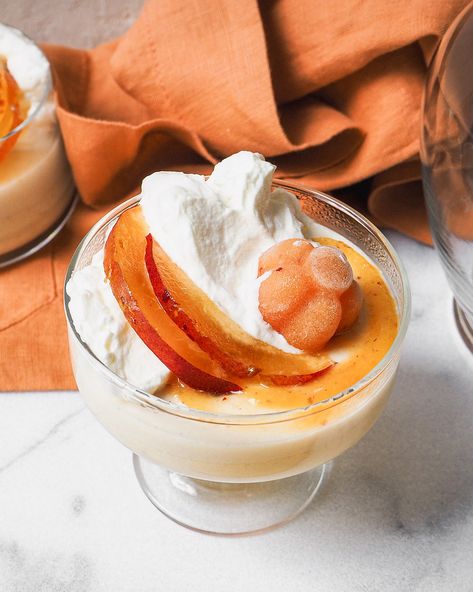 Deliciously light and sweet, peaches are the star in this creamy two layer Peach Panna Cotta: a sweet, juicy peach base paired with a spiced vanilla bean layer. Peach Panna Cotta, Peach Rum, Panna Cotta Recipe, Cream Custard, Peach Puree, Juicy Peach, Cold Treats, Peach Slices, Cocktail Desserts