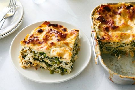 White Lasagna Recipe, Anchovy Pasta, White Lasagna, Lasagna Recipes, Sausage Tortellini, Baked Lasagna, Lasagne Recipes, Full English Breakfast, Vegetarian Lasagna