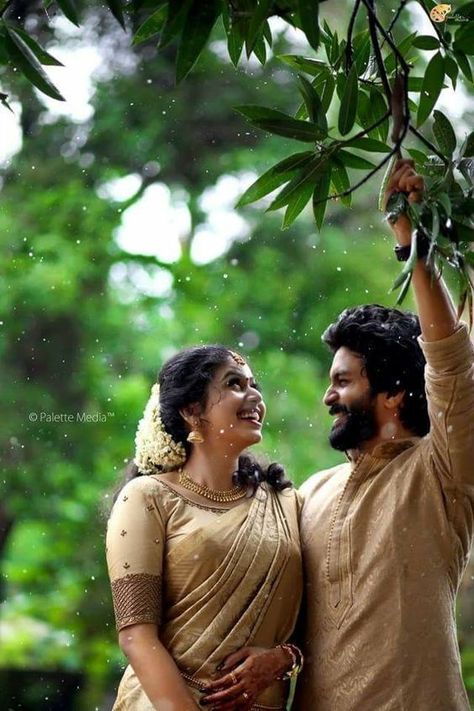 Pre Wedding Shoot Saree Ideas, Pre Wedding Shoot Ideas Photo Poses In Saree, Pre Wedding Poses Unique, Unique Pre Wedding Shoot Ideas, Happy Married Couple, Pre Wedding Pictures, भारतीय दुल्हन संबंधी, Marriage Photo, Kerala Wedding Photography