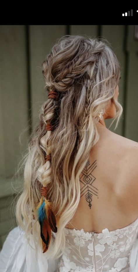 Hippie Wedding Hair, Western Hairstyles, Boho Bridesmaid Hair, Country Hairstyles, Hippie Bride, Plaits Hairstyles, Boho Wedding Hair, Boho Hair, Wedding Hair Down