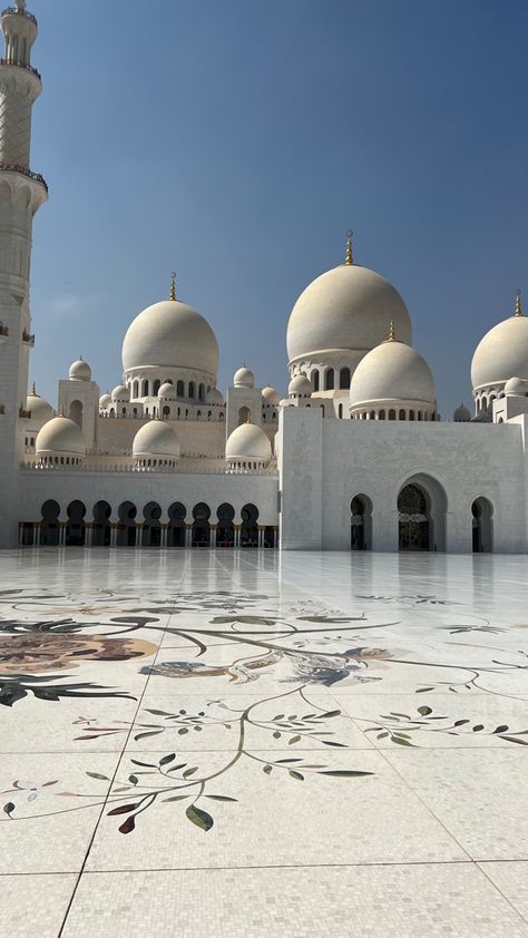 Mosque Dubai Abu Dhabi, Dubai Mosque Aesthetic, Mosquée Abu Dhabi, Dubai Moodboard, Abu Dhabi Aesthetic, Nyu Abu Dhabi, Dubai Mosque, Uae Aesthetic, Abu Dhabi Mosque