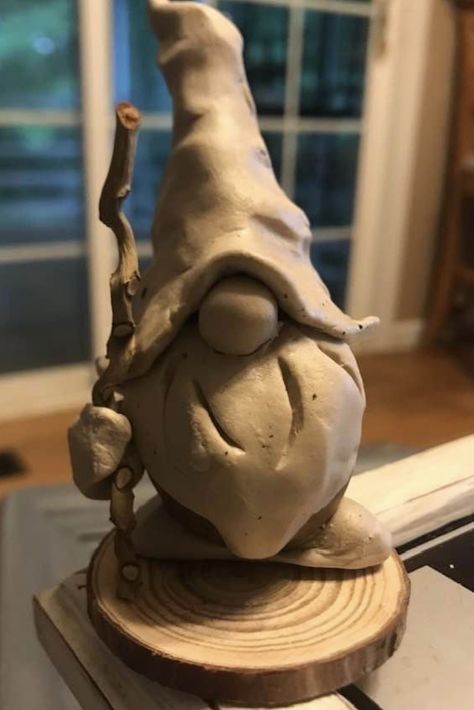 Gnome Clay Ideas, Pottery Gnomes, Gnome Clay, Ceramic Gnomes, Clay Gnomes, Gnome Ceramic, Clay Christmas Decorations, Pottery Lessons, Pottery Animals