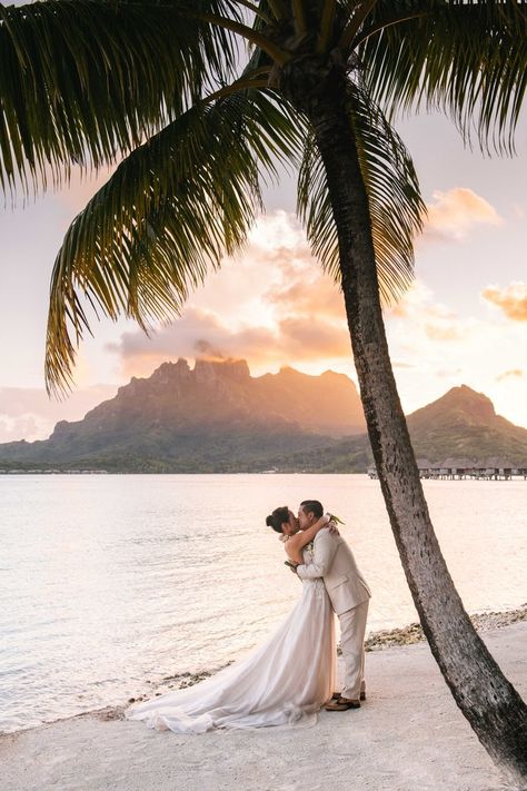 Tropical Wedding Pictures, Bora Bora Elopement, Beach Wedding Aesthetic, Polynesian Wedding, Bora Bora Wedding, Four Seasons Bora Bora, Western Style Wedding, Paradise Wedding, Honeymoon Pictures