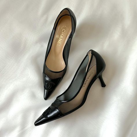 Designer Kitten Heels, Vintage Black Heels, Vintage Kitten Heels Aesthetic, Vintage Chanel Shoes, Chanel Kitten Heels, Vintage Kitten Heels, Chic Black Luxury Kitten Heels, Y2k Kitten Heels, Vintage Pumps Shoes