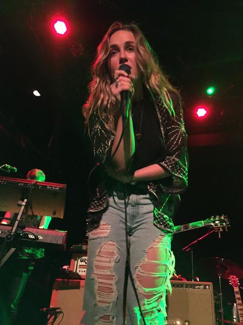 Zella Day Zella Day Outfits, 70s Rockstar, Zella Day, Female Icons, Day Outfits, Iconic Women, Music Artists, Outfit Of The Day, Concert