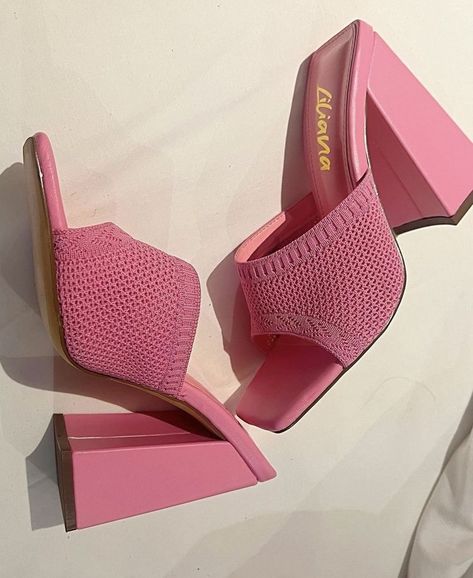 Fashion Aesthetic Pink, Elegant Shoes Heels, Stunning Heels, Women Slippers Fashion, Fancy Heels, Dr Shoes, Fashion Shoes Heels, Cute Shoes Heels, Shoes Heels Classy