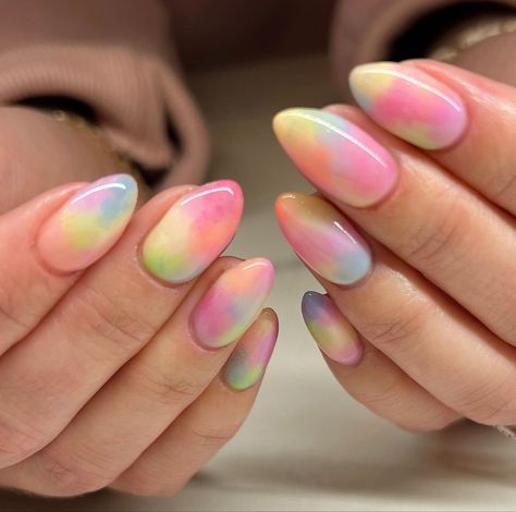 Tie Dye Almond Nails, Pastel Multicoloured Nails, Tie Dye Gel Nails, Pastel Pride Nails, Rainbow Gradient Nails, Eyeshadow Gel Nails, Tie Dye French Tip Nails, Spring Aura Nails, Purple Tie Dye Nails